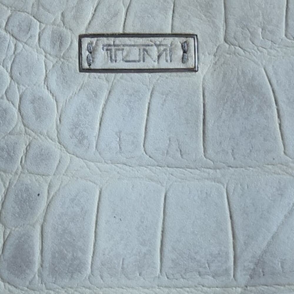 TUMI white Embossed Leather Zip-Around Large Wallet 12 Credit Card Slots GUC - Picture 2 of 11